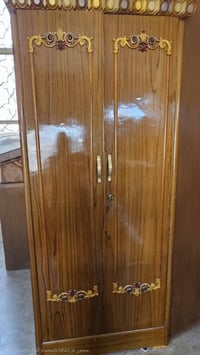 غرفه اخشاب للبيع سبع قطع  التاج مال جربايه موجود  مكانهه الحسينيه سكلا...