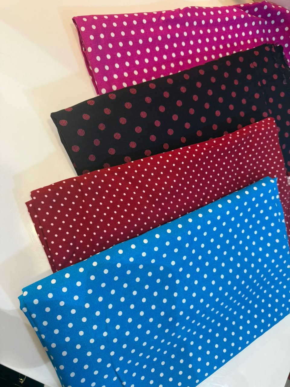 السلام عليكم اعزائي الكرام👋🙋🏼😍🪄 
يوجد أقمشة نسائية👗🥻 جملة ومفرد +يوجد خدمة توصيل لجميع محافظات العراق خلال٢٤ ساعة فقط🚖🚕 
في حال يوجد اختلاف بنوعيه القماش أو إيصال البضاعة بشكل مختلف لكم حق الرفض✅👍🏻 
يوجد واتس ***********📞📱 #وآتس
#خياطة

