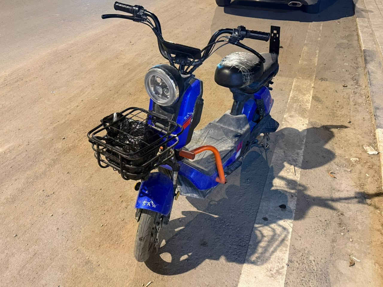 دراجه شحن للبيع 
دراجه نضيفه وجديده كلش 
بطاريات جديده 
كلشي بيه جديد 
مستعمله ايام معدوده بس 
ب350الف وبيه مجال بسيط 
***********
***********
