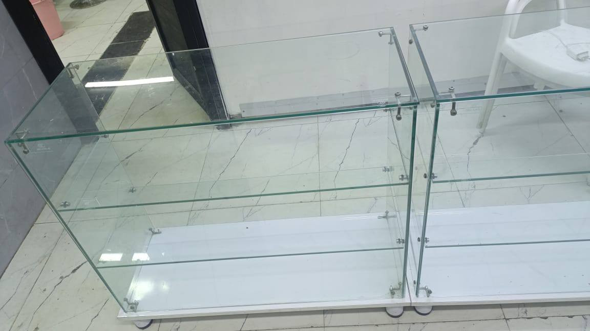 باترينات زجاج للبيع عدد ٣
للتواصل اتصل على الرقم التالي:
***********
