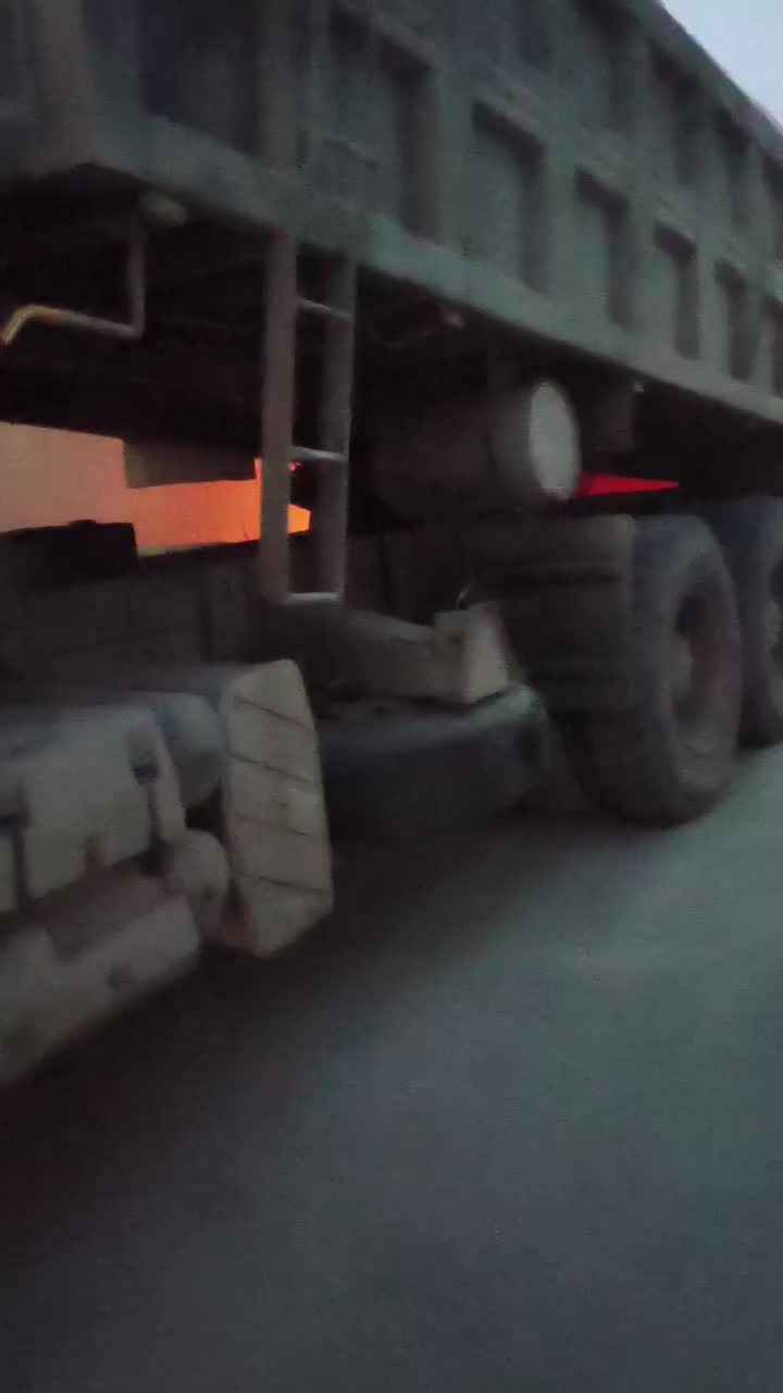 السلام وعليكم يتوفر توصيل الطابوق الى جميع المحافظات العراق يتوفر سكسات وتكات السعر حسب المكان اي استفسار اخر اتصال على الرقم ***********
