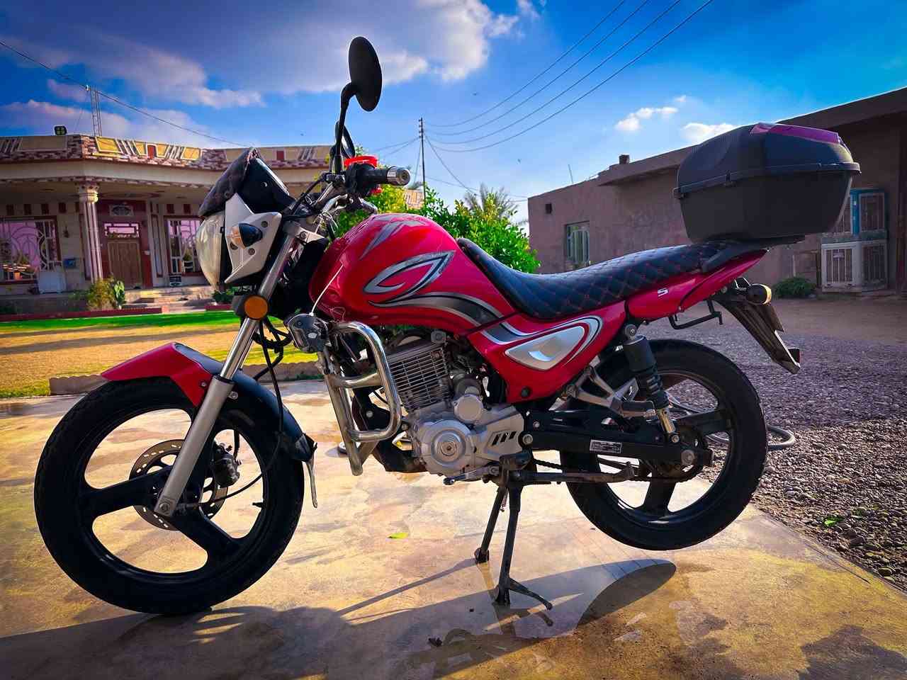 ماطور ساو جديد لوك اخو الجديد استخدام شخصي وقليل محرك 150 برغي ما مفتوح ع ايدي من الشركة تاخذه تترحملي عليه السعر مليون و٣٠٠ وبي مجال قليل 
للتواصل ***********
