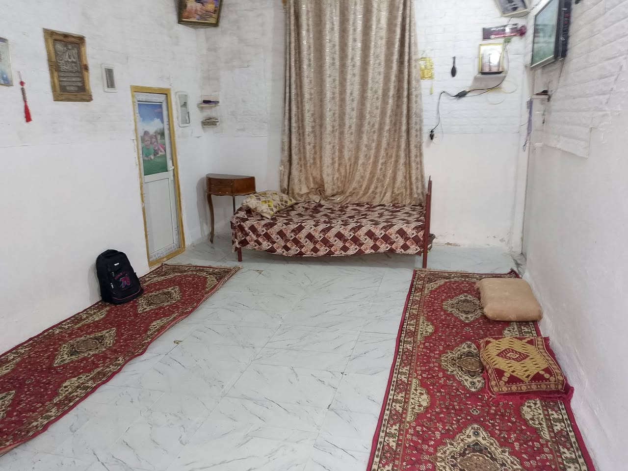 بيت للبيع طريق السنيه قرب معمل الاصباغ مساحة ٢٠٠متر يتكون من غرفة ومطبخ وصاله وستقبال وصحيات ومغزن وكراج صحياة خارجية *********** واتساب
