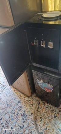 للبيع ثلاجه ١١ قدم وبراد ماء استخدام قليل بغداد الشعله  ٠٧٧١٢٧١٤٠٦٤