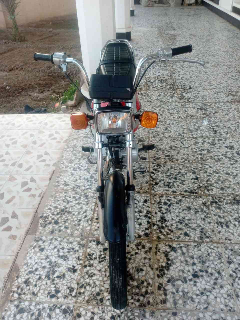 السلام عليكم شباب دراجه اربعه قير ارشه موديل 21 ***********
