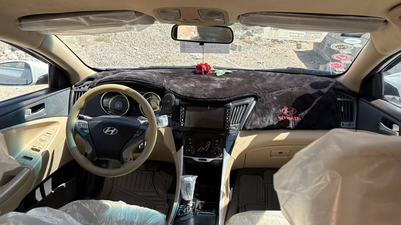 سوناتا خليجي 2011
لون ابيض السياره كفاله كير مكينه  ومكفوله من لحادث ٫٫  بيه تخم تاير جديد  حداده جديده  هزه جديده وسنويه لل2030 شرط التحويل مكينه بلاد ما مفتوحه سياره خير من الله 
بيه فقط جزء رشات صبغ جماليه بل خارج مدون معجون السعر (117$) وبيه مجال قليل   للتواصل على رقم *********** اعتذر ما متواجد على الفيس
