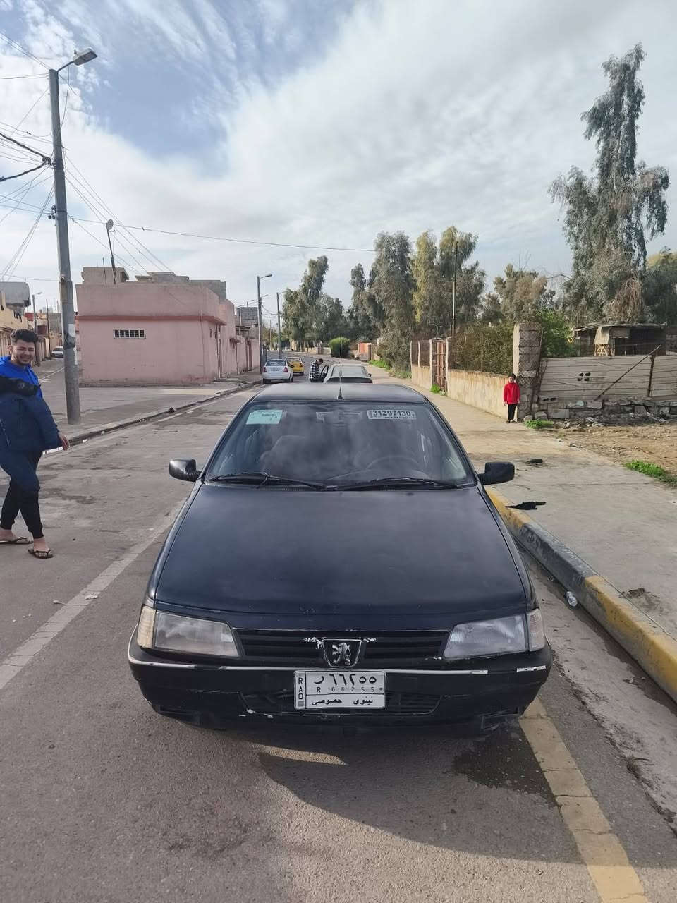 بيجو 405 للبيع 
السلام وعليكم 
بيجو للبيع موديل 1993
السياره باسمي سنويه 2027
كابون بنزين بيها 
تبريد شغال شرط ثلج 
تدفئه شغاله 
تاثيرات اربعه جدد قبل سبوع شادهم 
السياره اوتوماتيك 
كير ومحرك بشرط
شرط التحويل والوكاله 
للاتصال ..***********
