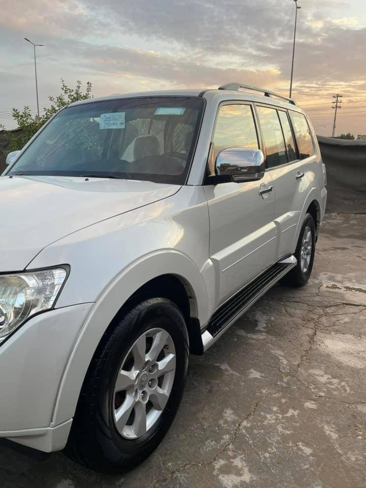 السلام عليكم
باجيرو 2010 حبتور سيارة نظيفة ماشيه 105 الف 
كوشنات جديدة واصلية دبل كشن كهرباء 
دمام حبتور محرك 6سلندر 3.500 
فور ويل دفع رباعي 4’’4
7راكب 
سيارة مكفولة 
فقط قطعة صبغ صغيره في الباب الخلفي للسبير رقم بغداد دولي سنوية الى 2028
مكان السيارة الحلة 
الاتصال على الرقم التالي 
*********** يوجد واتساب
