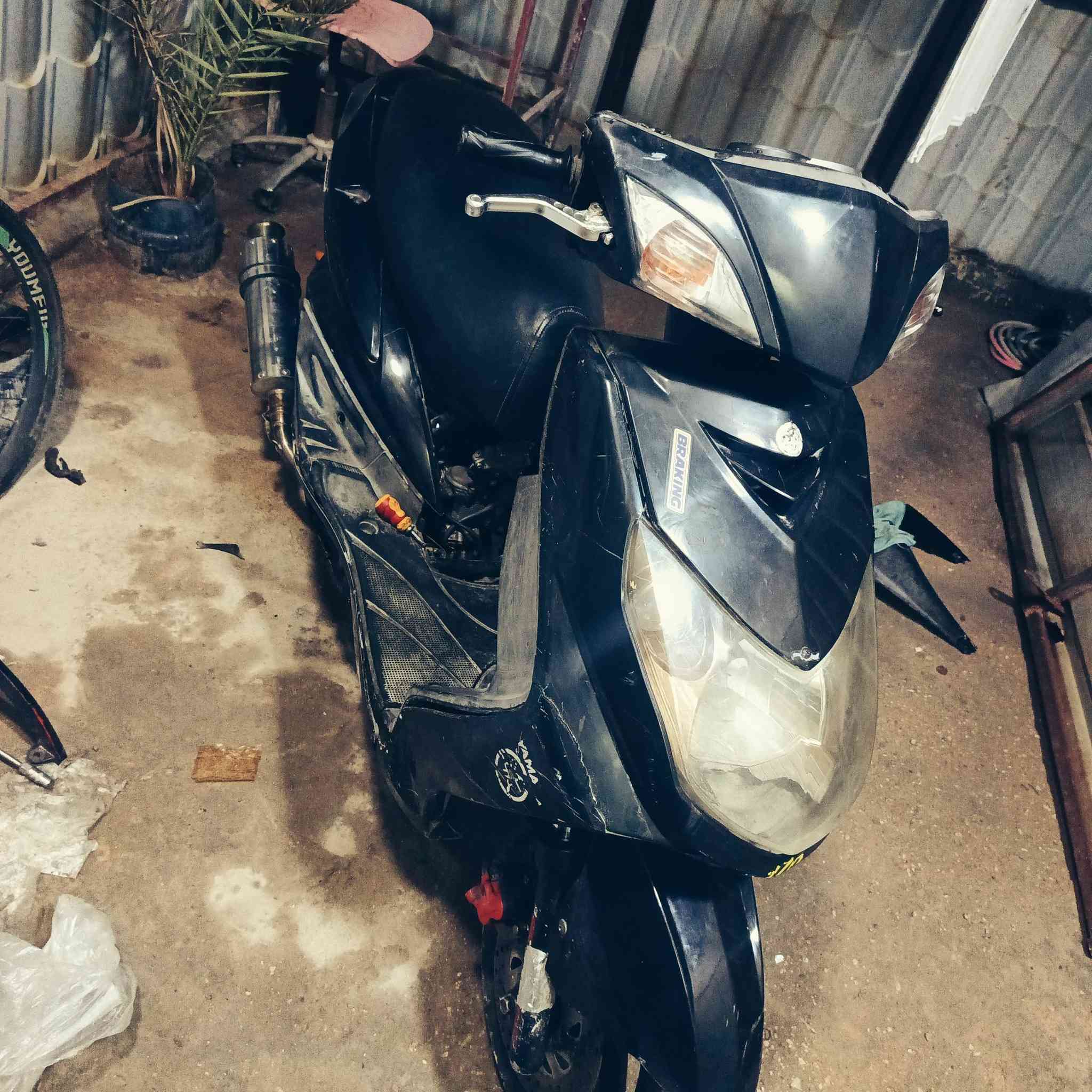 السلام عليكم 
سكنس فحل كابريتر 
الدراجه خير من الله
الدراجه بلاديه فقط صالنصه رياضير و الصالنصه البلاديه موجوده 
للبيع او مراوس حسب القناعه 
رقم واتساب موجود ***********
 العنوان بغداد تقاطع درويش
