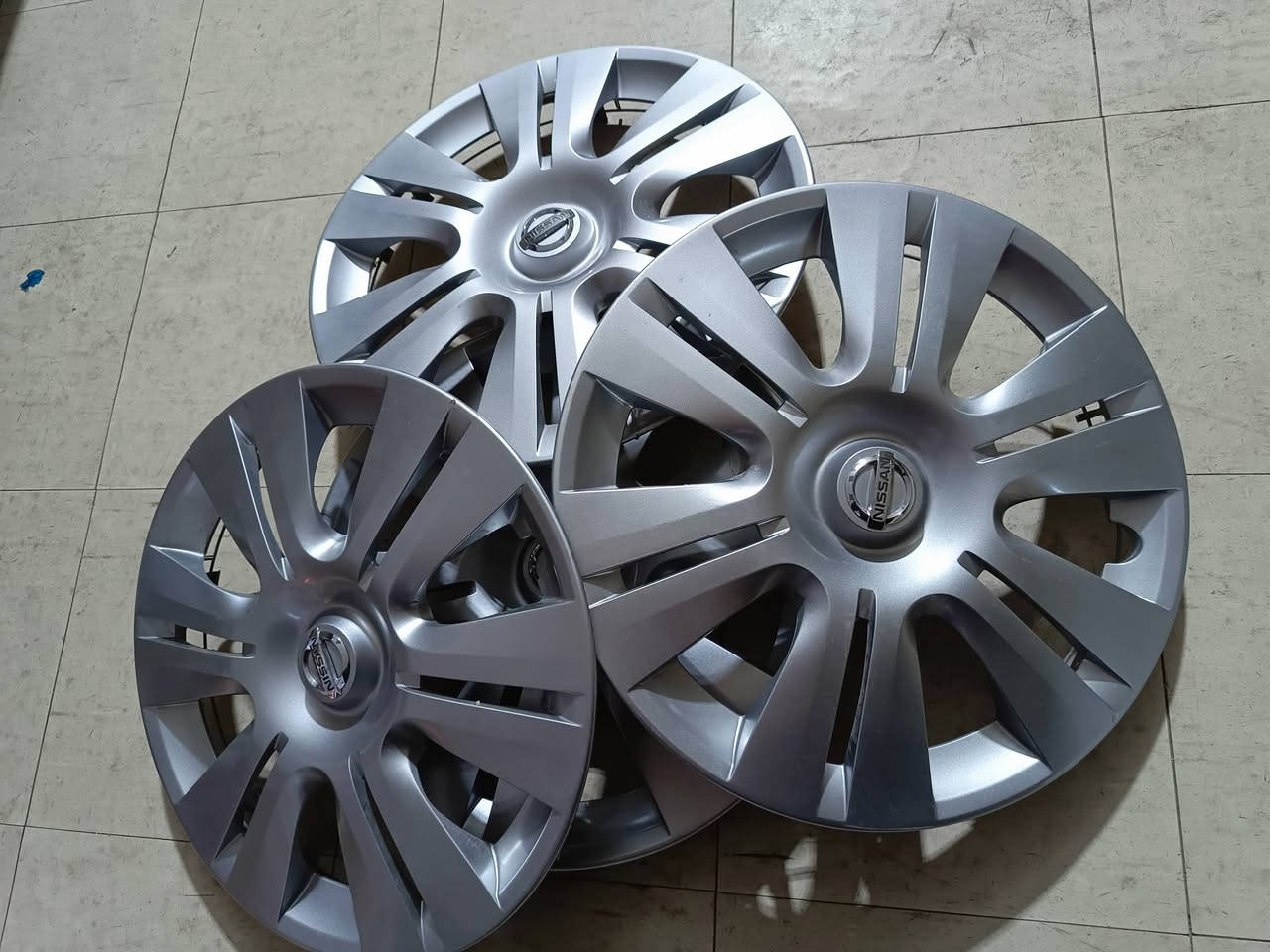 كبات نيسان فيرسا إصليات سعرهم 40 الي يريدهن بالخدمه ***********
