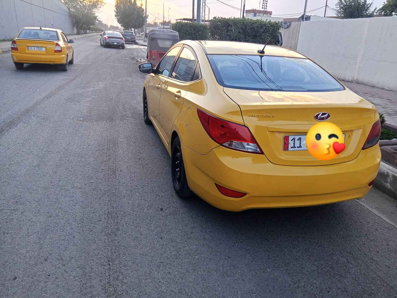 سلام عليكم 
اكسنت موديل 2013 وارد امريكي 
رقم بغداد انكليزي الجديد السياره باسمي ماشيه 138
حادثها باب السايق مبدل فقط بدون دواخل 
مكينه 1600 كير ومكينه خير من الله كفاله 
صدر امامي خلفي جديد تخم تاير جديد كهربائيات جاهزه 
السياره جاهزه وبدون اي نقص 
مكان السياره بغداد الكرخ 
***********
