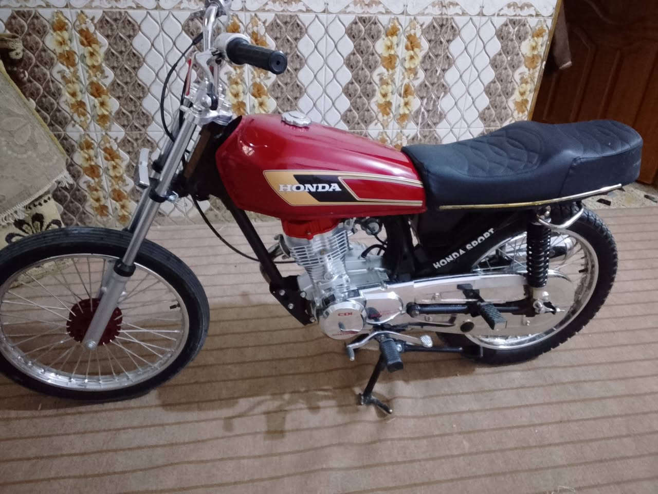 السلام عليكم دراجه للبيع تعمير 26 شاصيها ارشة موديل 2016 دراجه نضيفة برغي مامفتوح بيها والشراي هذا رقمي ***********
