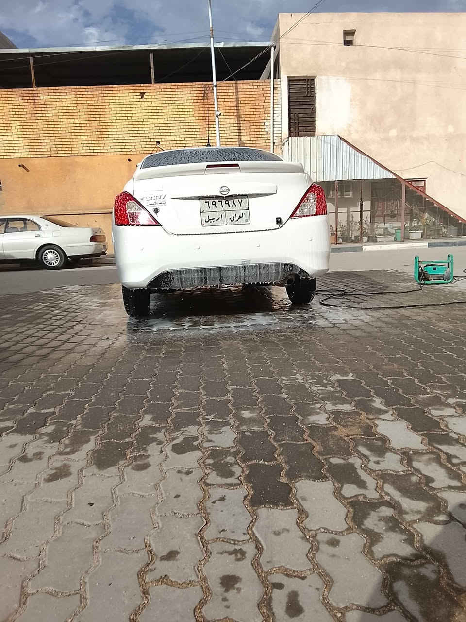 نيسان صني هندي بليته زرگه موديل 22 
سنويه نهاية 26 رقم أربيل
سياره جاهزه اي نقص ما بيها
شاشه كامره حساسات 
صورة السونار مرفقه بالمنشور
السعر 107 وبيها مجال قليل
ترهم مراوس سوناتا أو النترا مع الفارق 
*********** Singapore
