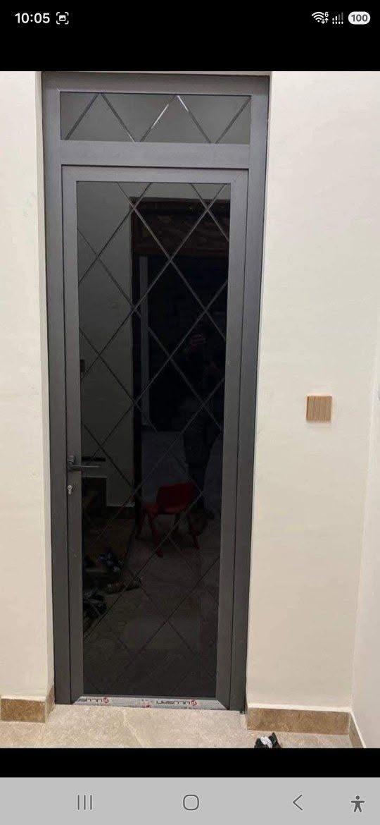 أضف لمسة من الفخامة والعصرية إلى مساحتك الخاصة. 🏠✨ نقدم لكم أرقى تصاميم الألمنيوم التي تجمع بين متانة الهيكل وأناقة التصميم. سواء كنت تبحث عن نوافذ سحاب (Sliding) لتوفر المساحة، أو أبواب ذات تصميم هندسي مميز، لدينا الحل المثالي الذي يناسب ذوقك.
​جودة عالية في التصنيع.
​عزل ممتاز للصوت والحرارة.
​تشكيلة متنوعة من الألوان والتصاميم العصرية.
تواصل معنا اليوم لتحويل منزلك إلى تحفة فنية!"  
 [***********_***********] 
الفرع الاول : لبنان ، بيروت ، شارع حمد
موقعنا: الفرع الثاني : بغداد التاجي
الفرع الثالث: الكريعات
الفرع الرابع: ديالى بعقوبة
#تصميم_داخلي#زجاج_بانوراما#مقاولات#ديكور#العراق
