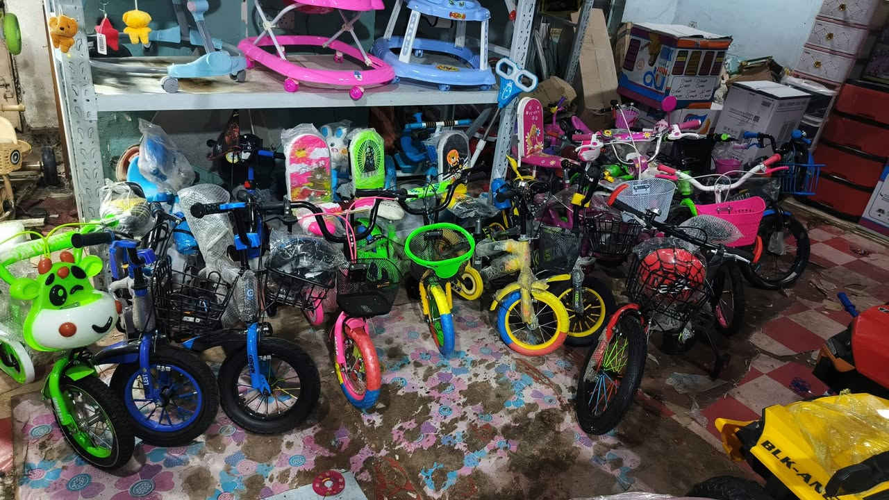 متوفر كافه مستلزمات الاطفال والبايسكلات والحجلات والالعاب والتوصيل مجاني للطلب التواصل واتساب*********** 
او الاتصال على ***********‬‏
متوفر توصيل عنوان المحل بغداد سوق الشرطه الرابعه
