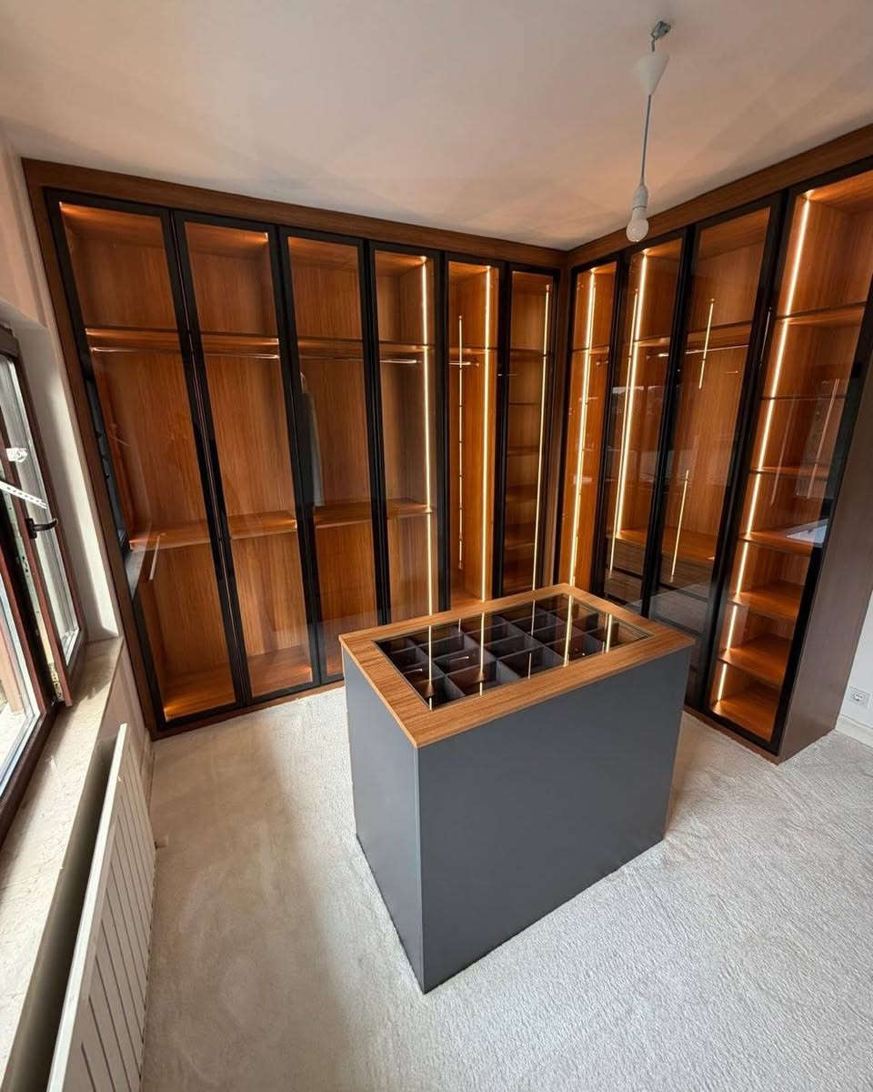 عرض خاص مده 10 ايام بس 😍
..صار سعر متر دريسك روم (200) الف 
✔️ مميزات العمل:
✅خشب mdf تركي 
✅ نظام كابينات عملي
✅ مواد درجة أولى
✅ تفصيل حسب القياس
✅ تنفيذ وتركيب داخل بغداد
✅نقل مجاني 
✅كادر مخصص للقياس موقعي
✅سكك مجرات ثقيل
✅نرمايد ثقيل درجه اولى 
✅عمق 55،60
✅مقابض من اختيار الزبون 
✅لون من اختيار الزبون 

📞 للتواصل: ***********
