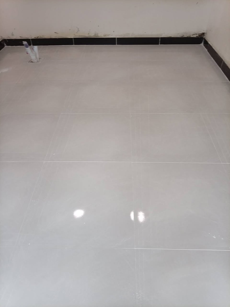 خلفه سيراميك ارضي وجداري ومرمر وبايات درج شغل لليزر بغداد فقط متفرغ حاليا ***********
