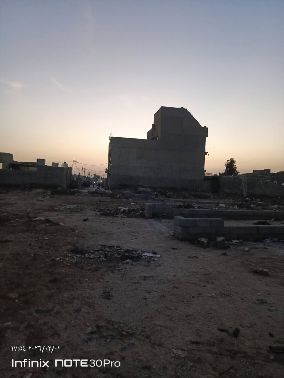 سلام عليكم كاع للبيع مساحه ١٠٠متر واجه ٥ نزال ٢٠ مكانها سبع قصور تعبر السوك مسافه شارع أبو كاضم الغراوي سعرها ب ١٤ وبيها مجال لشراي وهاذ رقمي *********** بي واتساب
