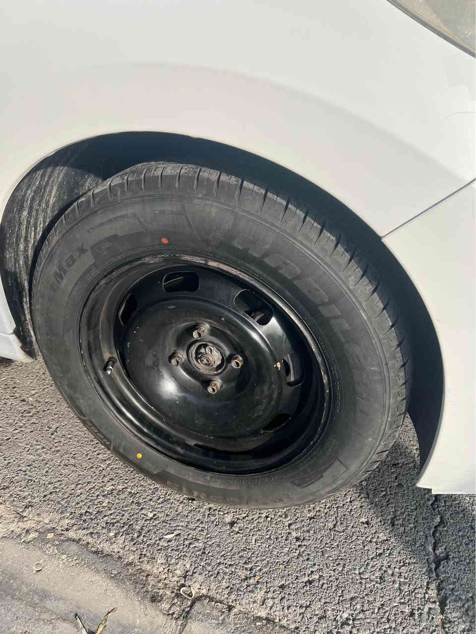 مكفول من الضرر والتبديل والصبغ عدا تكحيل بسيط ورصعات بسيطة جداً ماشية 191 ألف كلشي على وضع البلاد 
السعر 6900$ مجال بسيط 
الاتصال على *********** كركوك, العراق
