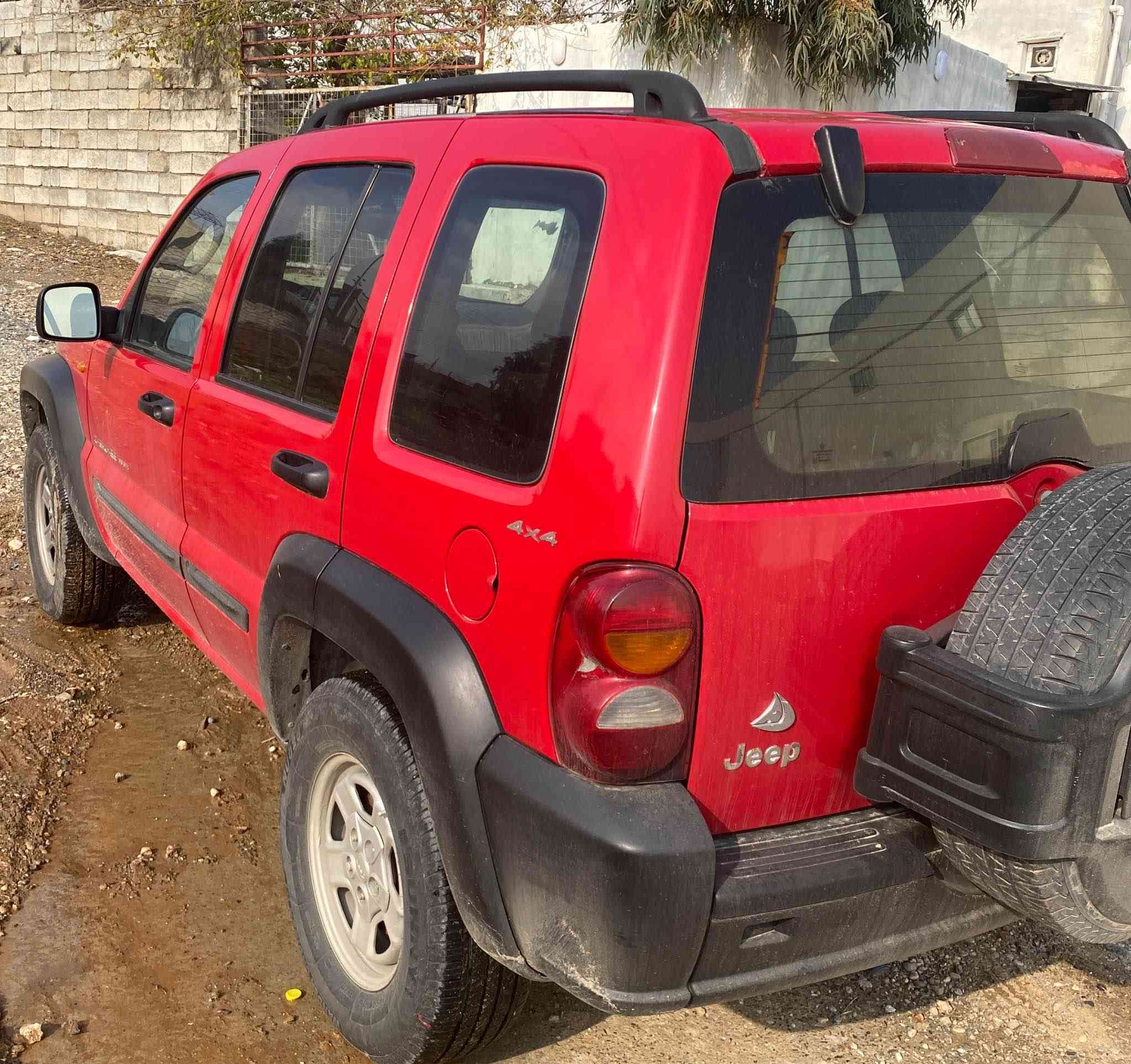 Jeep جێپ شیرۆکی ٢٠٠٧ بێ سەرەتایە 
هەموو شتێکی بەشەرت 
بڕاوە وەرگەران لێدراو بێ دەعمە 
مەکینەی نوێیە گێرو مەکینەی بەشەرتە 
لە کۆیەم *********** 
***********
٦٥ وەرەقە كويسينجاك, أربيل
