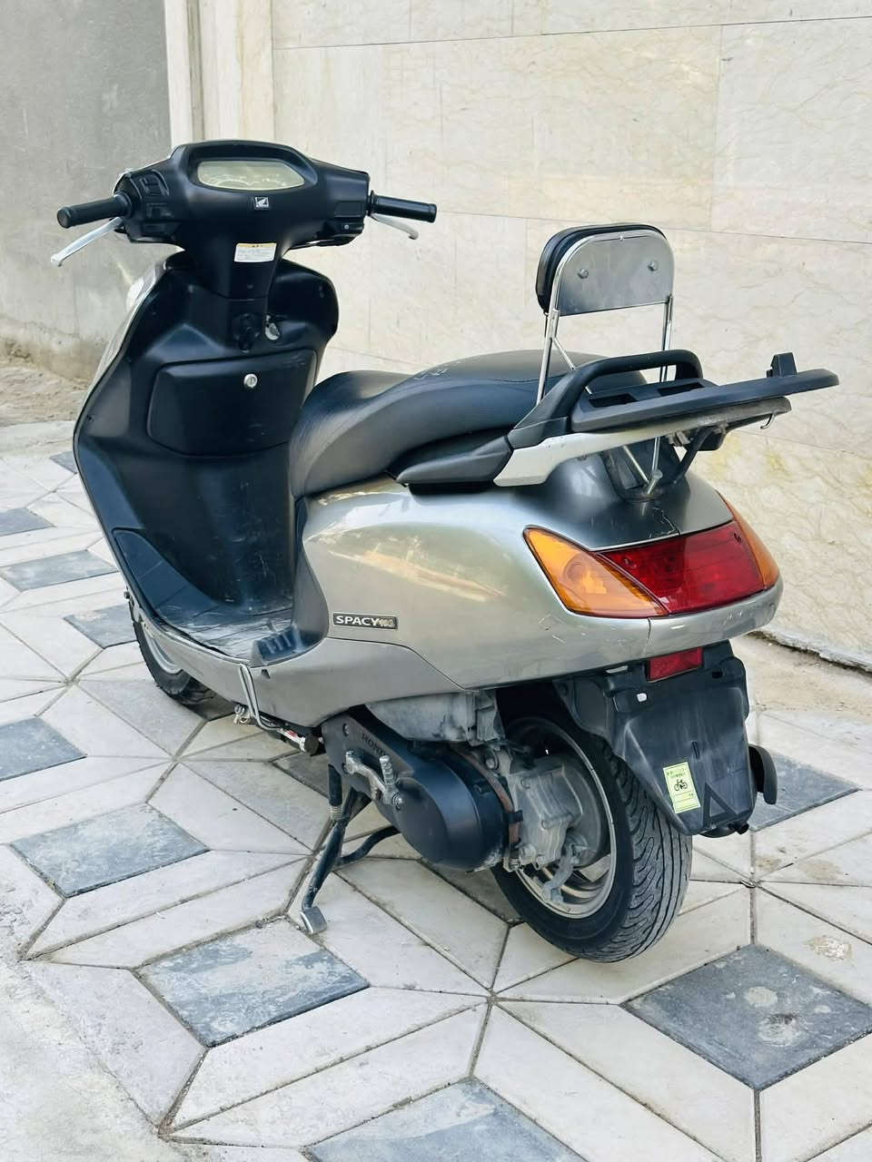 دراجه سبيسي ياباني دراجه طالعه رمبه عليه عليه ايدي دراجه دراجه غراضه كله ياباني كابريتر اصليه اخذه للمصلح وفحص هاذه رقمي هو‏‪0788 637 6188‬‏
