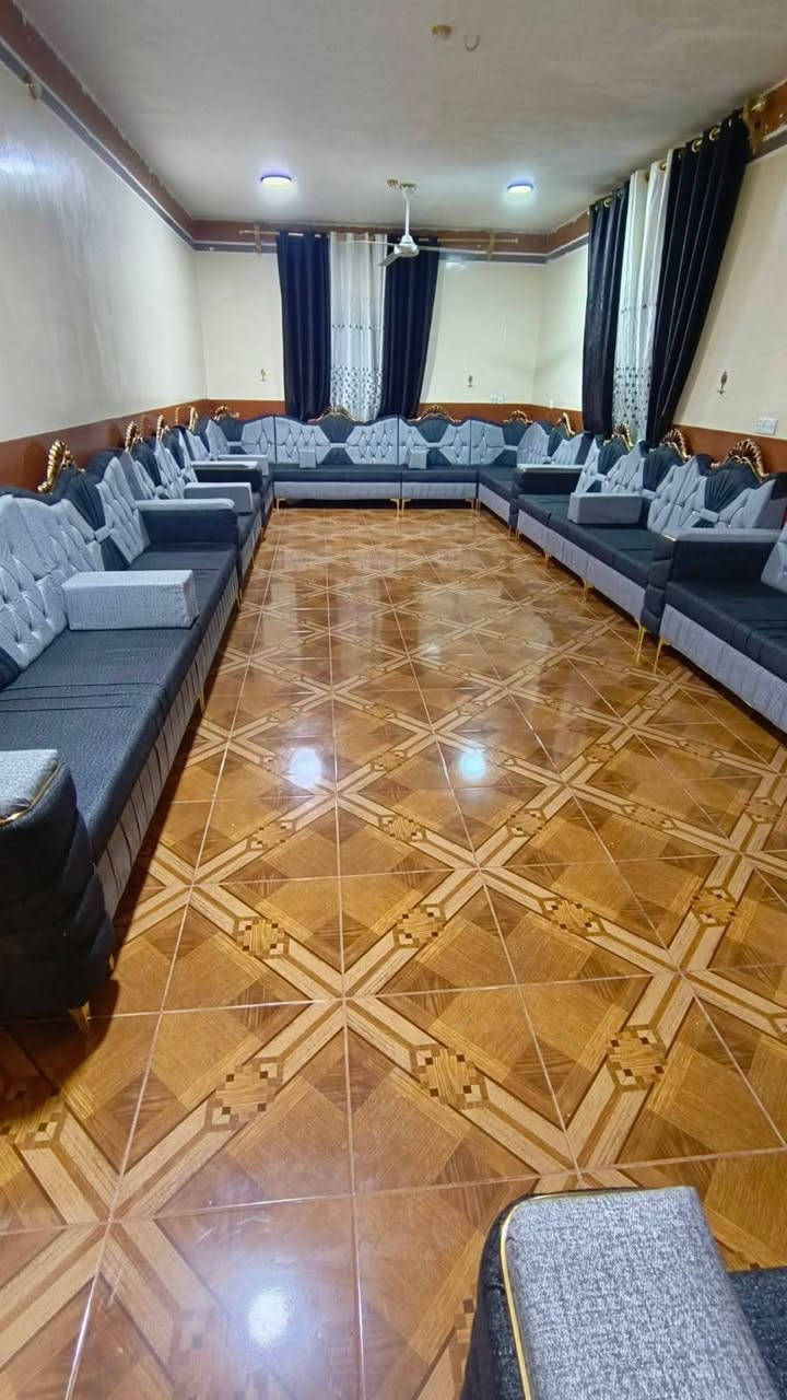 معرض الفرات للبيع جميع انواع الاثاث المنزلي المستخدم والجديدوبأنسب لاسعار مقابل دئره جنسيه القائم من جهه البرانيه بصف جسرالمشاة للاستفسارالاتصال برقم ***********متوفرواتس اب ***********
