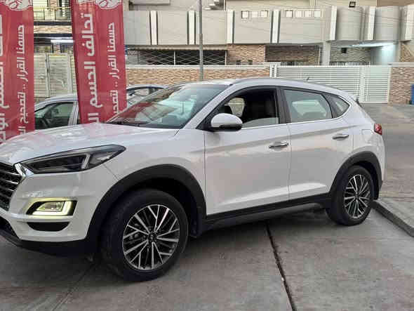 توكسان 2020 خليجي للبيع 
سياره ماشيه ٤٠ الف كيلو  قابلة للزياده 
سياره فول مواصفات عدا الفتحه 
بيه.  طخه بسيطه بالباب السكن او خلف السكن امبينه بالصور 
كفاله عامه غير هذني 
شرط اسبير منازل  

السعر  213
مكان السياره بغداد 

***********
