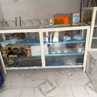 عارضه 400 وبيها مجال بسيط جديده باقي كل ميز وسعره  07713221009