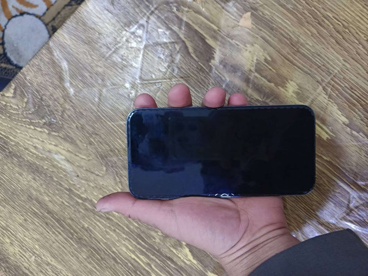 السلام عليكم 
جهاز 13برو ماكس 
شرق اوسط AAA
مبدل شاشه وكاله اصليه 3 خيارات 
ويا كيبل الشركه مالته بعد جديد وكارتون 
او ويا  شاحنه موبايل 14 
البطاريه 81 
السعر (550). قفل قفل 
***********
