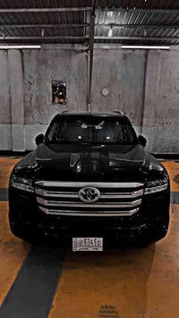 لاندكروز • ٢٠٢٢ • مرقم بغداد