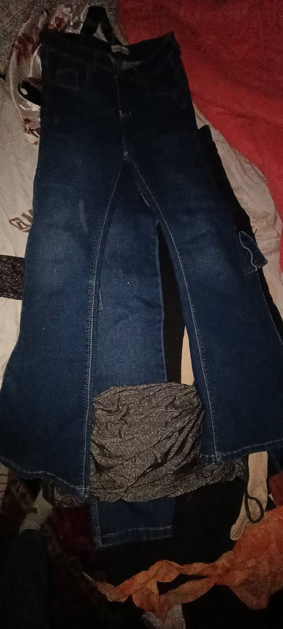 م
ملابس مقاس 36 نظيفة، ابيعها بنص السعر اللي يريد يحجز اكثر من قطعة يحط صورها بالتعليقات وانطيه سعرها شرط هو يجي يستلمها ويدفع كاش وممنون منكم أخوتي


**إذا كنت صاحب هذا الإعلان وتريد حذفه لأي سبب، رجاءا أرسل رسالة إلى الدعم الفني**