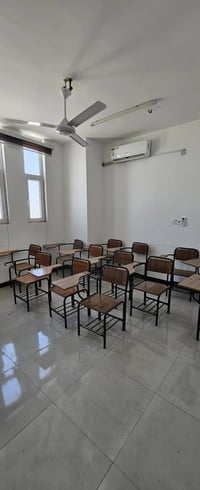 النجف • ٣٠ استولات • ٣ سبورات