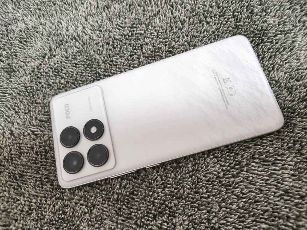 بوكو F6 برو
ذاكرة 1 تيرا 
نظافة 100%
فقط جهاز و شاحنه 
السعر 465
*********** بغداد, العراق
