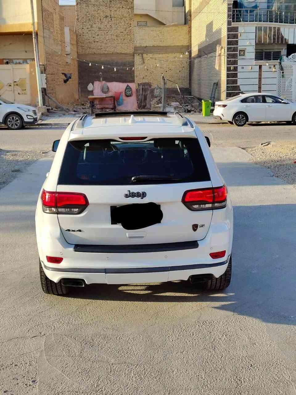 جيب جراند شيروكي موديل 2020 خليجيه مكفوله كفاله عامه ماشيه 44KMألف فئه {S} فول مواصفات للأخير 1/1 بانوراما خزن كشنات ميموري تبريد وتدفئة بالكشنات وبالستيرن السياره جديدة بحالة الوكاله سبير مانازل6 حساسات اماميه + 6خلفيه زراگات على الايت مري شفط رادارات  وبعد كلش هواي مواصفات معروفه الگاعيات الاصليه مامشدوده  رقم بغداد الماني 
مكاني النجف الأشرف حي الامير 
السعر:315$ وبيها مجال بسيط 
للأستفسار :***********
