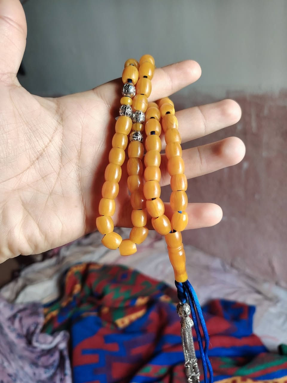 سلام عليكم
سبح سندلوس الماني قديم زرف وزرف 
سبحه النتيكه بل كامل 
العدد حبات 45 حبه كركوشه النتيمون معه الفواصل 
سبحه حلوه وسطيه البيع فقط 
مكان الشطره تفاصيل خاص  ***********
