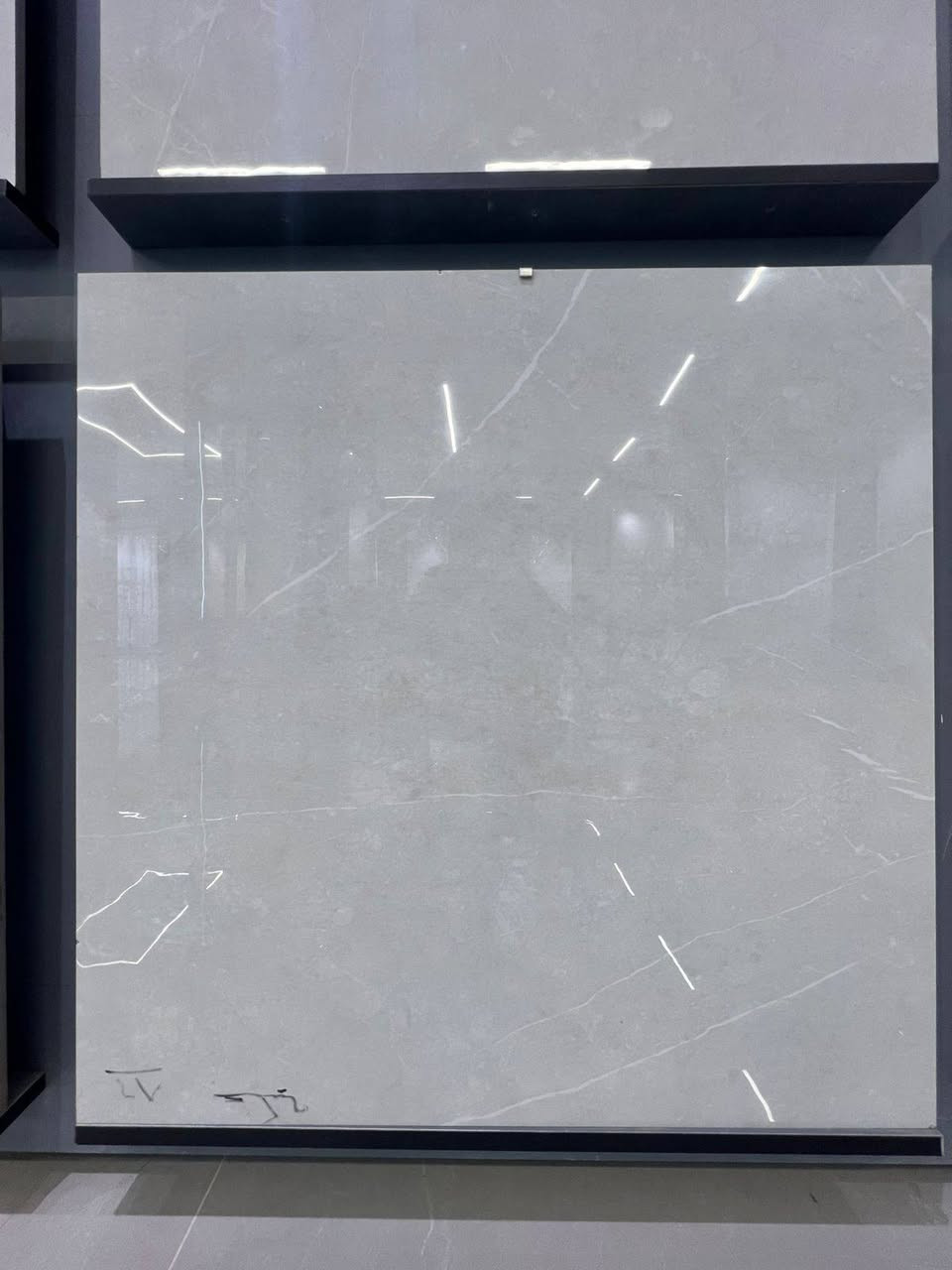 جديد وحصري 🔥🔥ارضي
بورسلين  80×80
موديلات حديثة ومختلفة تناسب جميع الاذواق .
متوفر حصريآ في وكالة بلاك زون(BLAKCZONE)     
للاستفسار اكثر زورونا في معرضنا الكائن :
الناصريه_طريق ياحسين_مجاور  A2Z
او التواصل على الارقام الاتية : 
***********
***********
