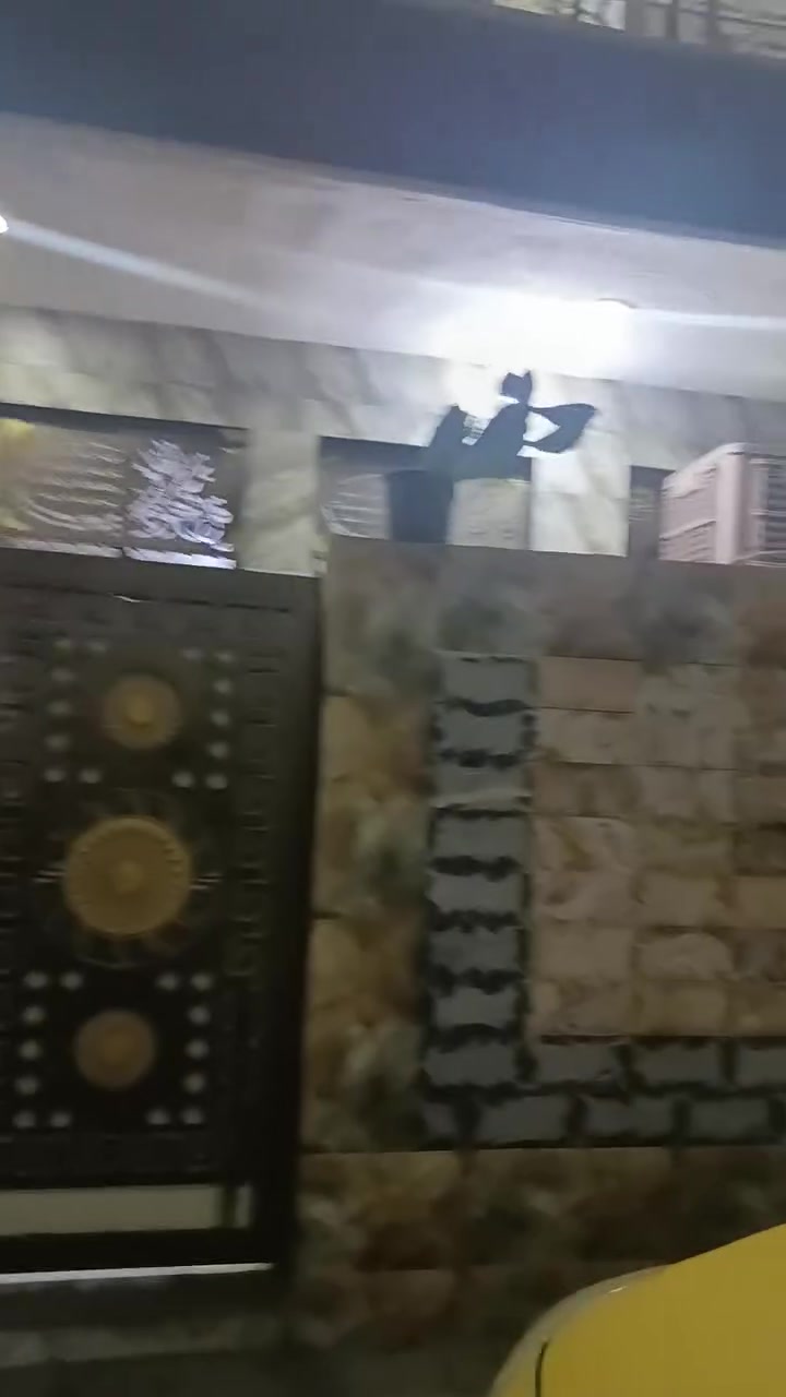 سلام عليكم بيت بلخطيب الزراعي ١٠٠ متر طابقين الطابق الأول يحتوي على غرف نوم واستقبال ومطبخ وحولي حمام وتولت زادن توليت خارجي الطابق الثاني غرفتين وحولي وحمام لتصال على الرقم التالي ***********
