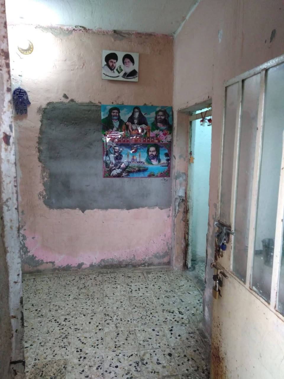 السلام عليكم بيت للبيع ميه متر مربع سبع قصور شارع المشروع بعد عن المستوصف اربع فروع السعر ٢٥ رقمي ***********
