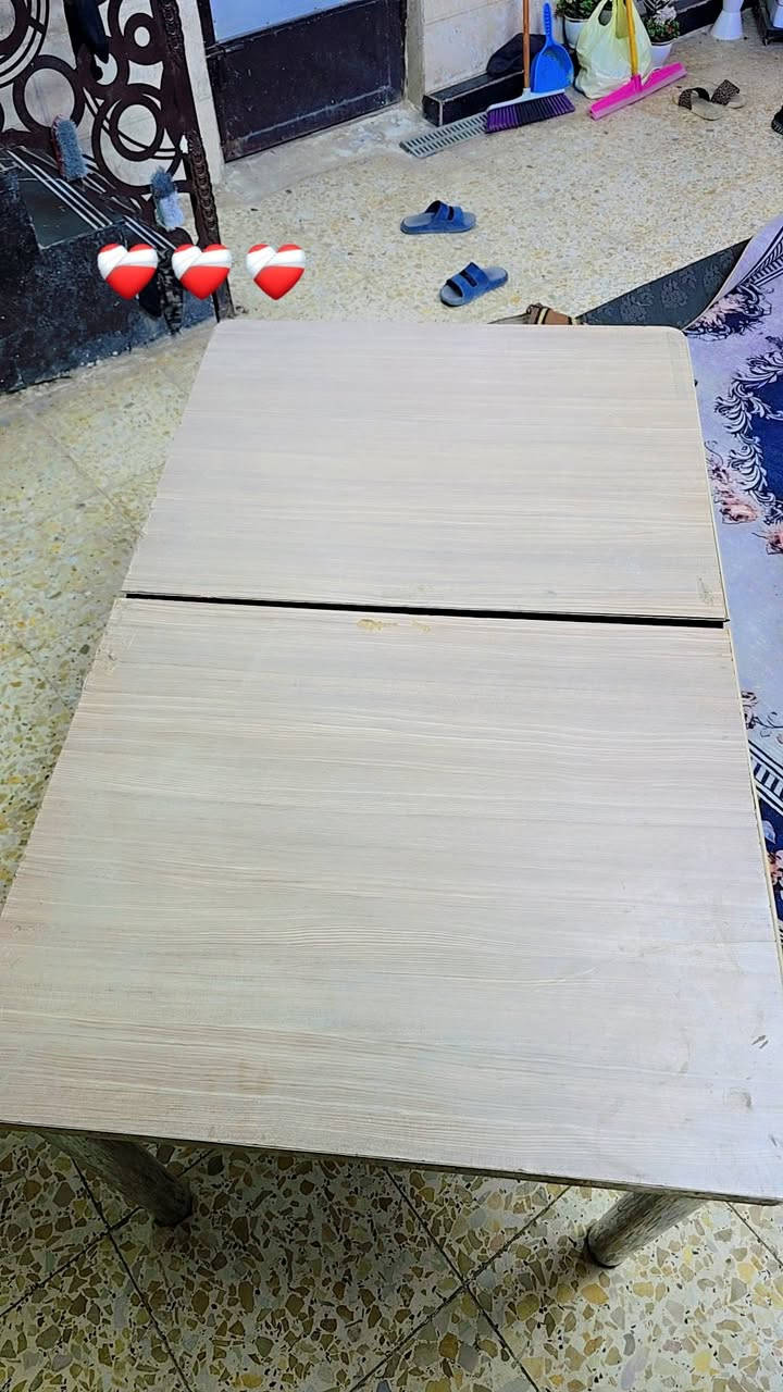 للبيع ميز طعام سعر ٢٥ مكان مدينه الصدر ***********
