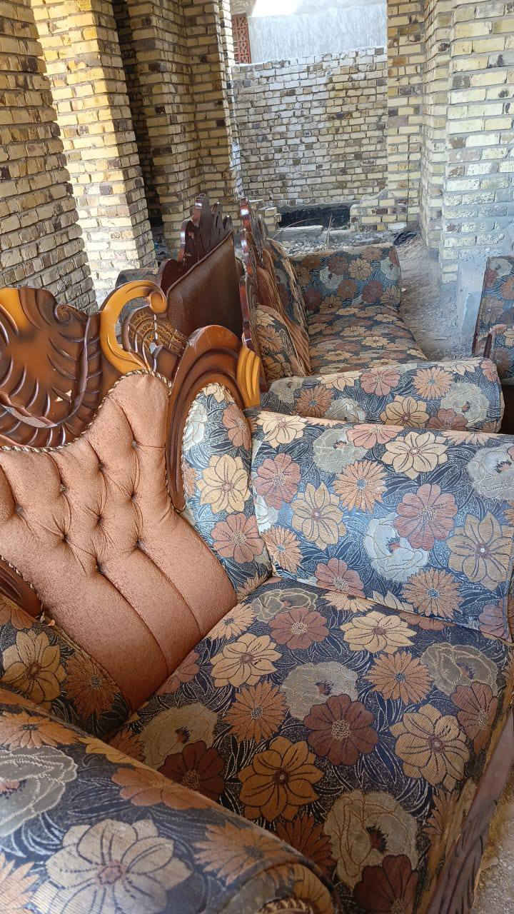 العنوان بابل حي الجزائر قرب السكه
التخم تسكام 7مقاعد 
2 كراسي و قنفه ثلاثيه وقنفه ثنائيه السعر ب250وبي مجال ***********
