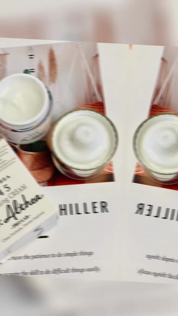 🌸 كريم Dr. Althea 345 Whitening
💓 Cream هو كريم مرطب للوجه مصمم لتفتيح البشرة ومعالجة البقع الداكنة

💓 يحتوي على النياسيناميد ومستخلصات نباتية مثل مستخلص زهرة الكركديه والريسفيراترول لتقليل البقع وتوحيد لون البشرة، بالإضافة إلى حمض الهيالورونيك للترطيب🩵
الفوائد: يهدف إلى تفتيح البشرة، تقليل البقع الداكنة، وتوفير الترطيب. 
✔️ الاستخدام:
 يُوضع بكمية مناسبة على طول ملمس البشرة بالتساوي ويُربت عليه لامتصاص أفضل. 
 يتميز بتركيبة نظيفة 
مناسب لـ: يُعتبر مناسبًا للبشرة الحساسة والمعرضة للالتهابات
المنشأ كوريا الأصلي 🇰🇷


**إذا كنت صاحب هذا الإعلان وتريد حذفه لأي سبب، رجاءا أرسل رسالة إلى الدعم الفني**