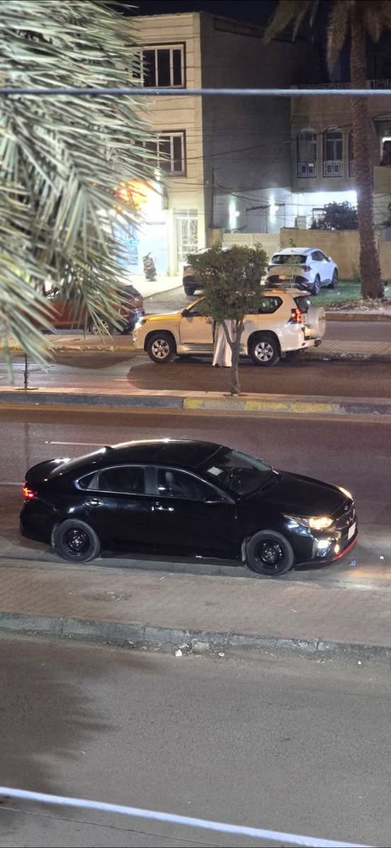 كيا فورتي 2021 (Ex) 
فول فتحه سلايت
السياره ماشيه 120 km
1 مكينه 2000 دوش 
2 كشنات تدفئه + ستيرن هيتر
3 نضام الشاحن الاسلكي للموبايل
4 رادار امامي خلفي
5 رادار جانبيه نقطه عمياء 
6 نضام القياده الذاتيه
7 قطعتين تبريد
8 نضام التوقف الذاتي عند التقرب للمركبه
9  انضمه قياده يكو. سمارت. سبورت
10 بك لايت لد 
11 سماعات السياره عاليه جداً بنضام Harman  
كيرهه At المرغوب 
حادث بنيد وجاملغ بيهه طخطخات بسيطه مكملهن باقي بس صبغ  وبيهه كتف مال مانع انزلاق ورادار متوقف يرادله تبديل 
السعر 130 
***********
