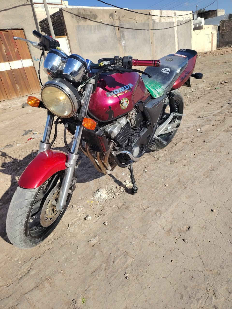 سلام عليكم
بطح سي بي فور مديل 2000 دراجه كفاله اوراق وكمرك مدفوع تخم تاير. جديد باتري جديد  كرهبايات صالنصه رياضي سكان رياضي الدراجه مال جناي سعرهه 1900وبيهه مجال قليل مكاني دوانيه رقمي ***********
