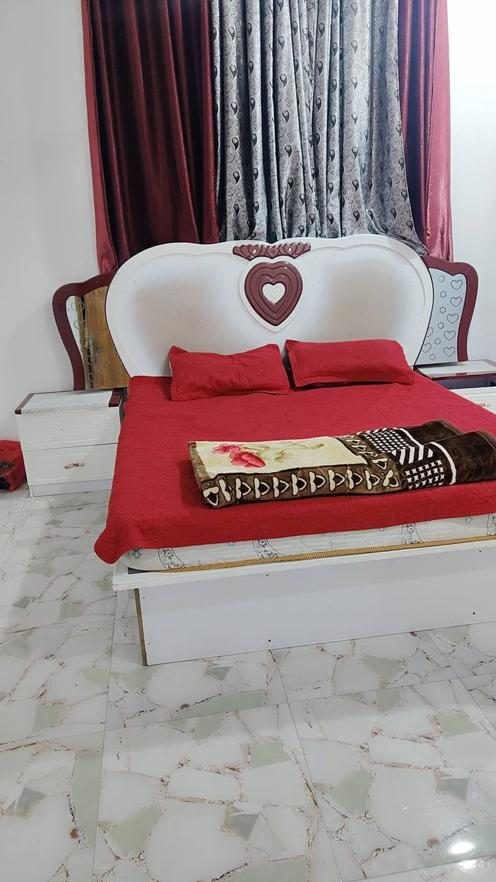 اسلام عليكم من رخصت مدير الكروب غرفه مستخدمه نضيفه 90/100 لونين ابيض وماروني كنتور 8ابواب مستعجل ع بيعته العنوان كربلاء المقدسة عكد بليبل السعر 550 وبيه مجال رقم ***********
