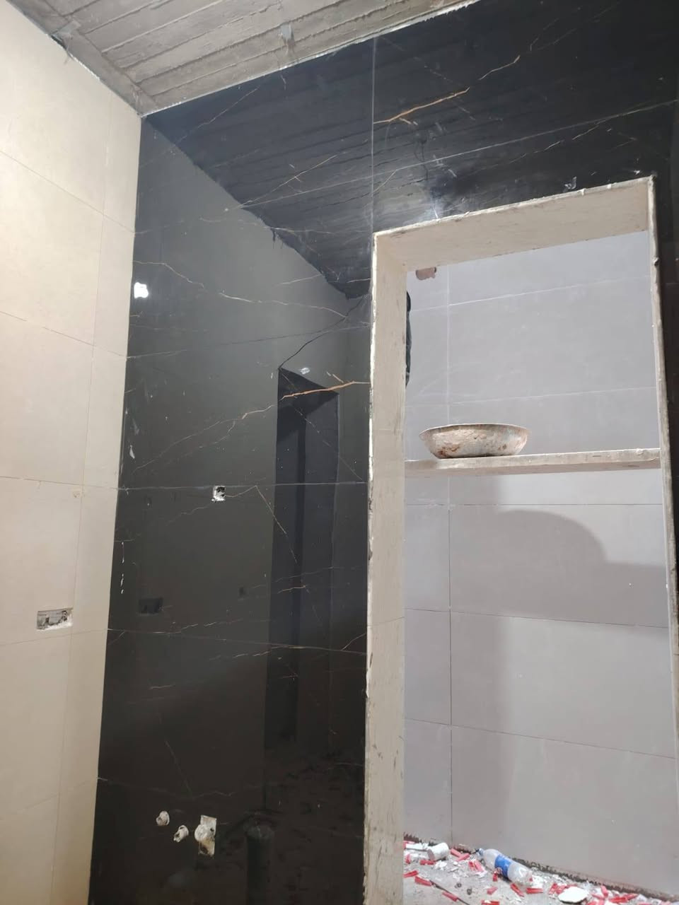 خلفه بورسلين ومرمر اشتغل ع المتر وقطعي تسليم مهندس***********
