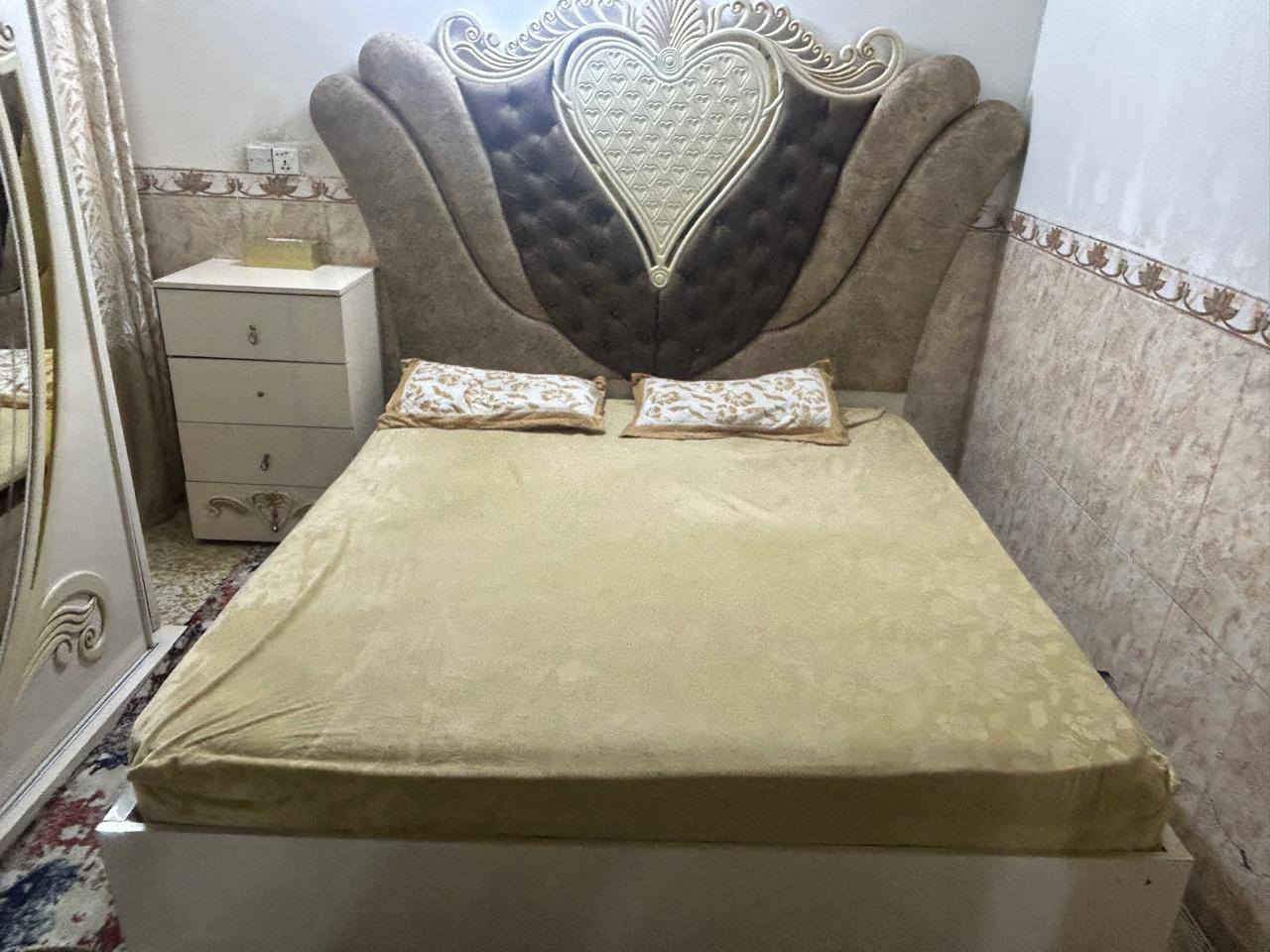 للبيع غرفه نوم تركيه جديده مع الملحق السعر ٧٥٠ للاستفسار ***********
