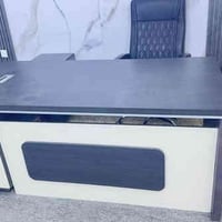 مكتب مدراء قياس 180 سم مع ملحق متصل  مستخدم قليل جداً نسبة النظافه 95 ...