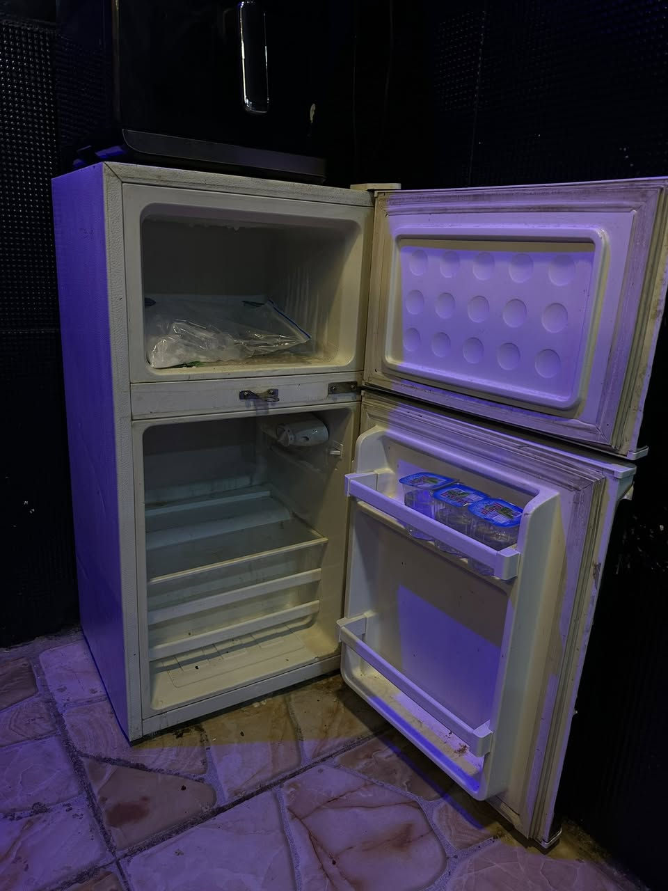 السلام عليكم
اغراض منزل للبيع 
العنوان الكرادة 
***********
