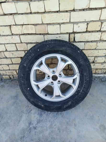 السلام عليكم للبيع تخمين اطارات حجم 17و18واسبير مال سبورتج او توسان. جديد غير نازل وتخم ويل كب حجم15مكاني بغداد الاتصال ***********
