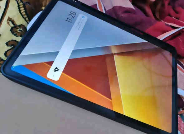 السلام عليكم 
بوكو باد ، الايباد ما صارلي شهرين من اشتريته حاله حال الجديد ، الايباد عملاق وخيالي من ناحية القوة وحجمه ووزنه كلش مرتب 
مواصفاته للي ما يعرفه :الشاشة12.1 بوصة - 120 هرتز - IPS LCDالذاكرة الداخلية256 جيجابايت الرام8 جيجابايت الكاميرا8 ميجابكسل المعالجSnapdragon 7s Gen 2البطارية والشحن السريع10000 مللي أمبير - 33 واط
 مكاني كربلاء طويريج ، سعره 295 واتساهل هواي للشراي ، رقمي ***********
